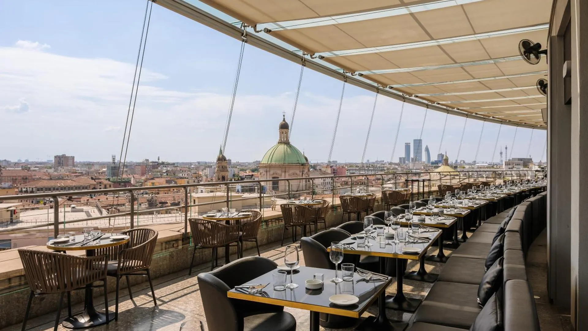 Hotel The Square Milano Duomo - Preferred Hotels & Resorts contacts